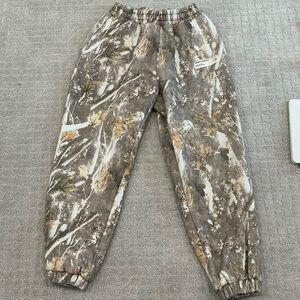Comfrt brown Adirondack camouflage sweatpants EUC unisex size medium